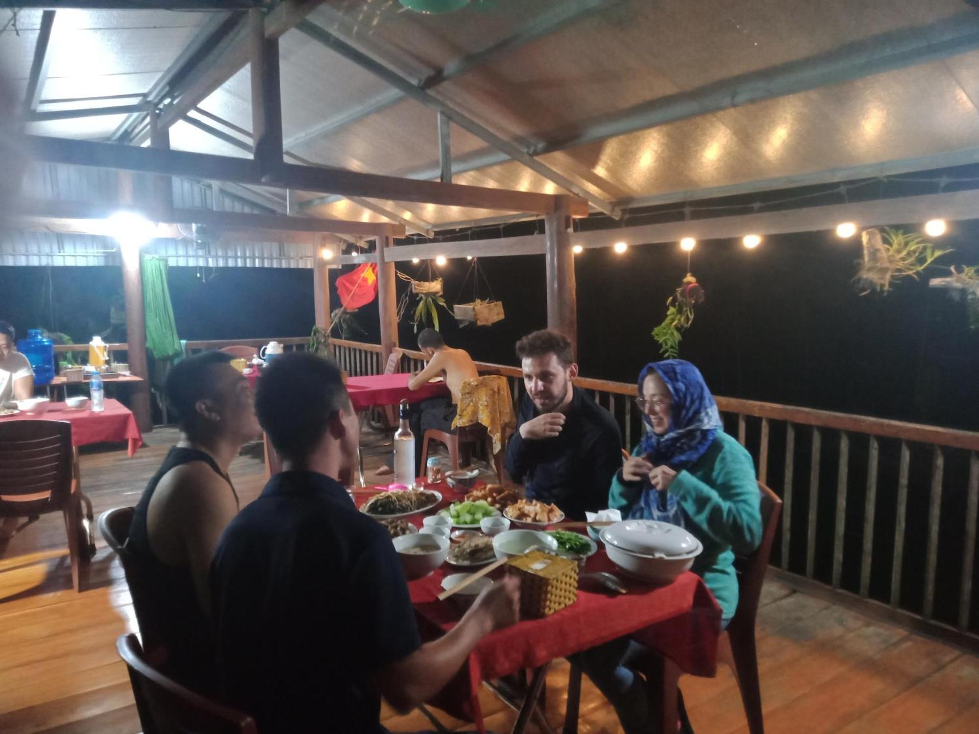 Tran Xuan Homestay Ba Be Exterior foto